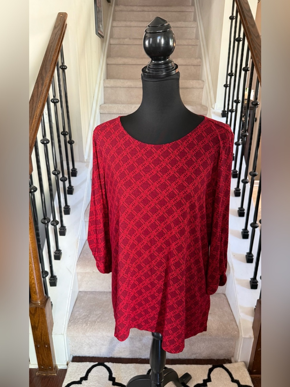 Liz Claiborne Red Patterned Long-Sleeve Scoop Neck Top